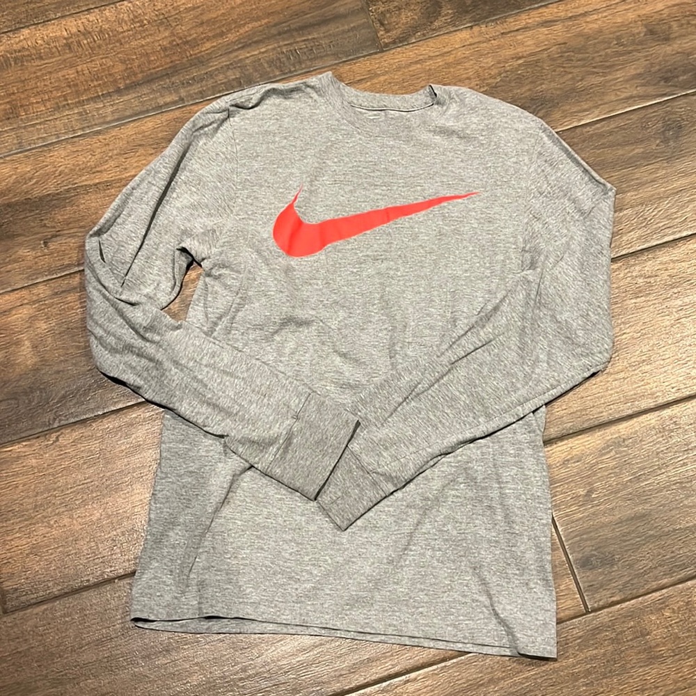 Nike men’s long sleeve shirt. Size S